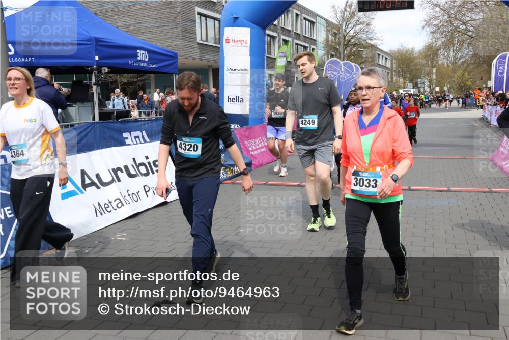 12.04.2026 - 45. Internationalen Wilhelmsburger Insellauf Strokosch-Dieckow http://msf.ph/oto/9464963 12.04.2026 13:13:41 Ziel 3942, 5221, 3540, 3933, 3935, 3805, 5158, 5157, 2462, 4533, 5693 meine-sportfotos.de