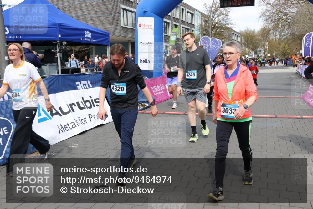 12.04.2026 - 45. Internationalen Wilhelmsburger Insellauf Strokosch-Dieckow http://msf.ph/oto/9464974 12.04.2026 13:13:41 Ziel 3942, 5221, 3540, 3933, 3935, 3805, 5158, 5157, 2462, 4533, 5693 meine-sportfotos.de
