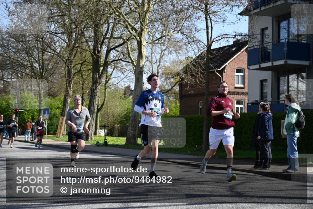 12.04.2026 - 45. Internationalen Wilhelmsburger Insellauf J. Mangold http://msf.ph/oto/9464982 12.04.2026 10:56:33 Ziel 5512, 2220, 4158, 2133, 2754, 4155, 2795, 3917, 5319, 5352, 2915, 3224, 4654, 3059, 3187, 4448, 2912, 2913, 4927, 2791, 2067, 4321, 2744, 5508, 5508, 4388, 2579, 2458, 5845, 5844 meine-sportfotos.de
