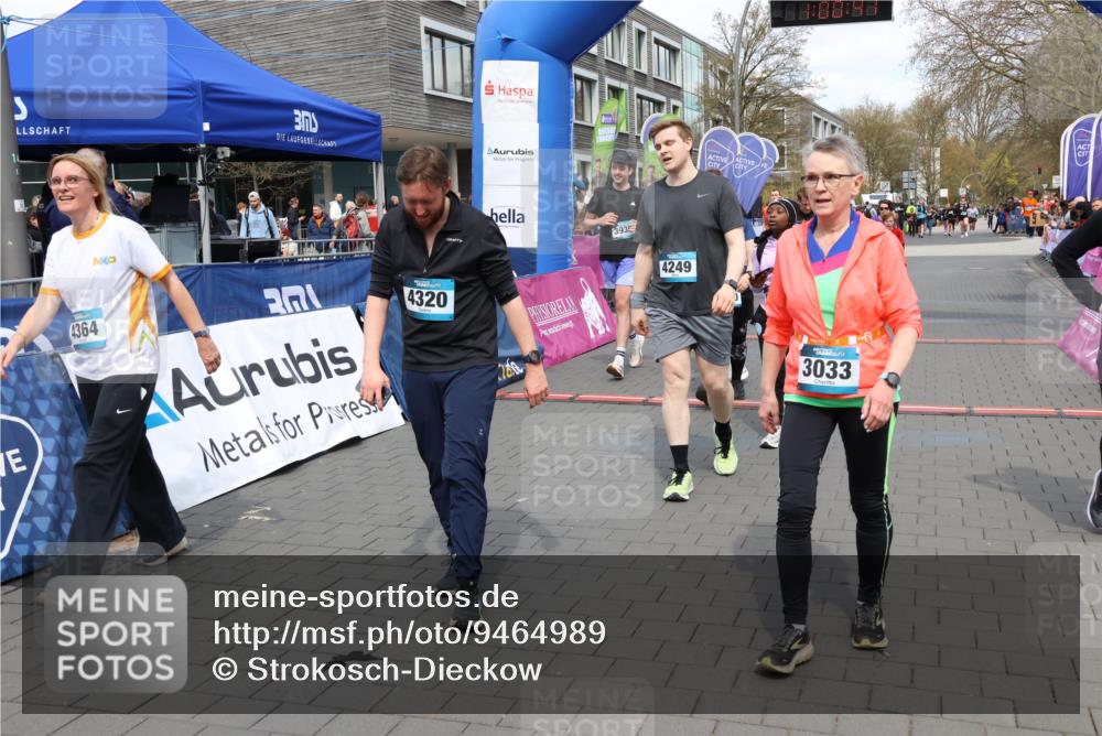 12.04.2026 - 45. Internationalen Wilhelmsburger Insellauf Strokosch-Dieckow http://msf.ph/oto/9464989 12.04.2026 13:13:41 Ziel 3942, 5221, 3540, 3933, 3935, 3805, 5158, 5157, 2462, 4533, 5693 meine-sportfotos.de