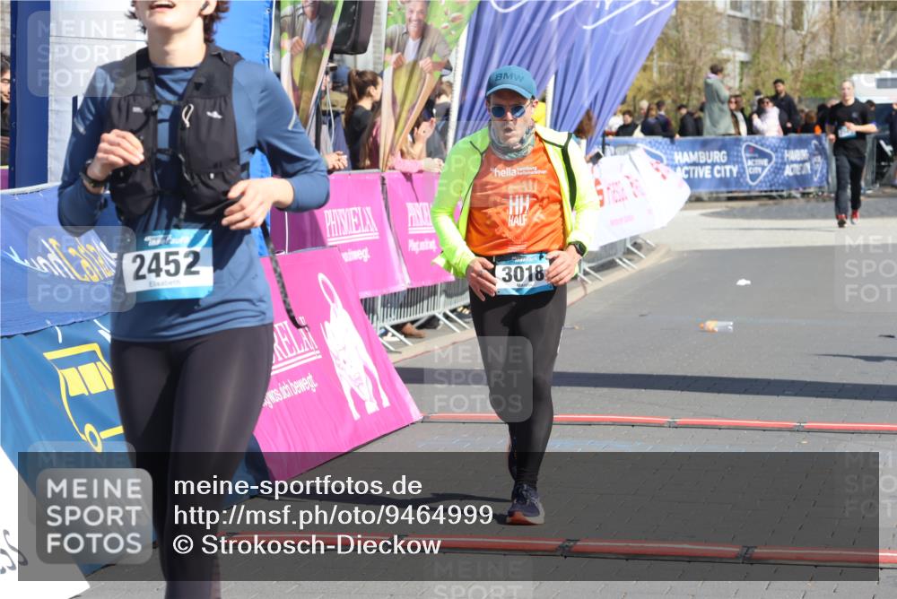 12.04.2026 - 45. Internationalen Wilhelmsburger Insellauf Strokosch-Dieckow http://msf.ph/oto/9464999 12.04.2026 11:14:56 Ziel 3343, 2452, 3018, 2424 meine-sportfotos.de
