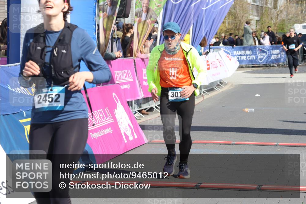 12.04.2026 - 45. Internationalen Wilhelmsburger Insellauf Strokosch-Dieckow http://msf.ph/oto/9465012 12.04.2026 11:14:56 Ziel 3343, 2452, 3018, 2424 meine-sportfotos.de