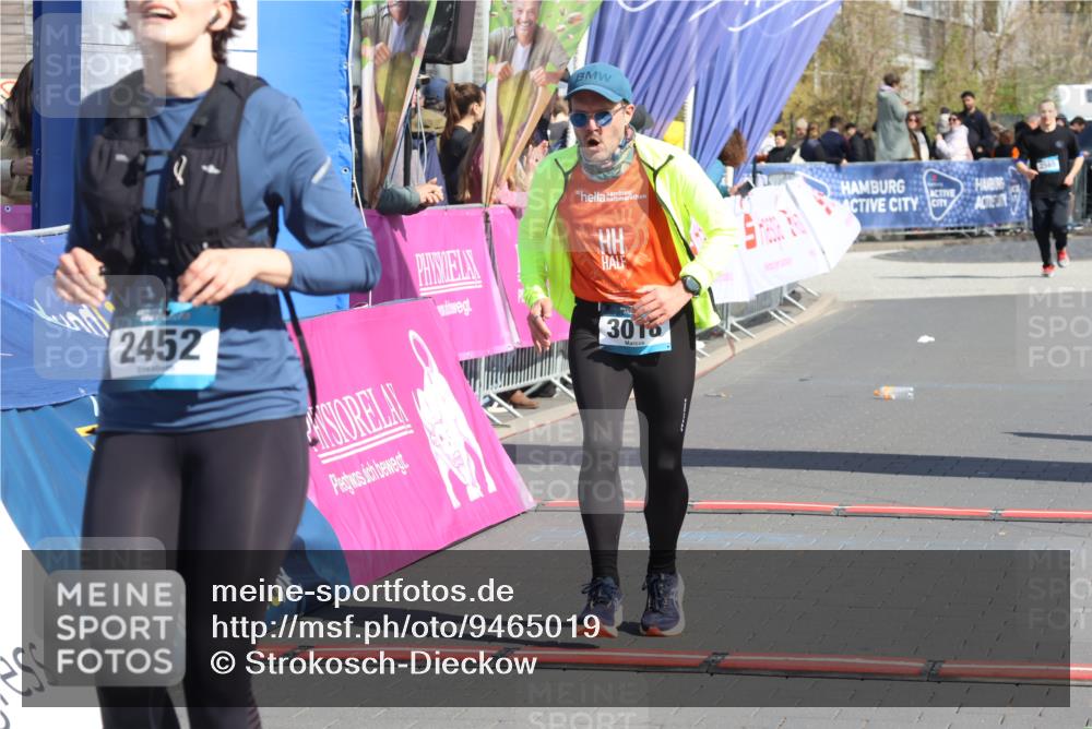 12.04.2026 - 45. Internationalen Wilhelmsburger Insellauf Strokosch-Dieckow http://msf.ph/oto/9465019 12.04.2026 11:14:56 Ziel 3343, 2452, 3018, 2424 meine-sportfotos.de