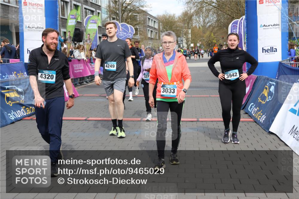 12.04.2026 - 45. Internationalen Wilhelmsburger Insellauf Strokosch-Dieckow http://msf.ph/oto/9465029 12.04.2026 13:13:40 Ziel 4364, 3942, 5221, 3540, 3933, 3935, 3805, 5158, 5157, 2462, 4533, 5693 meine-sportfotos.de