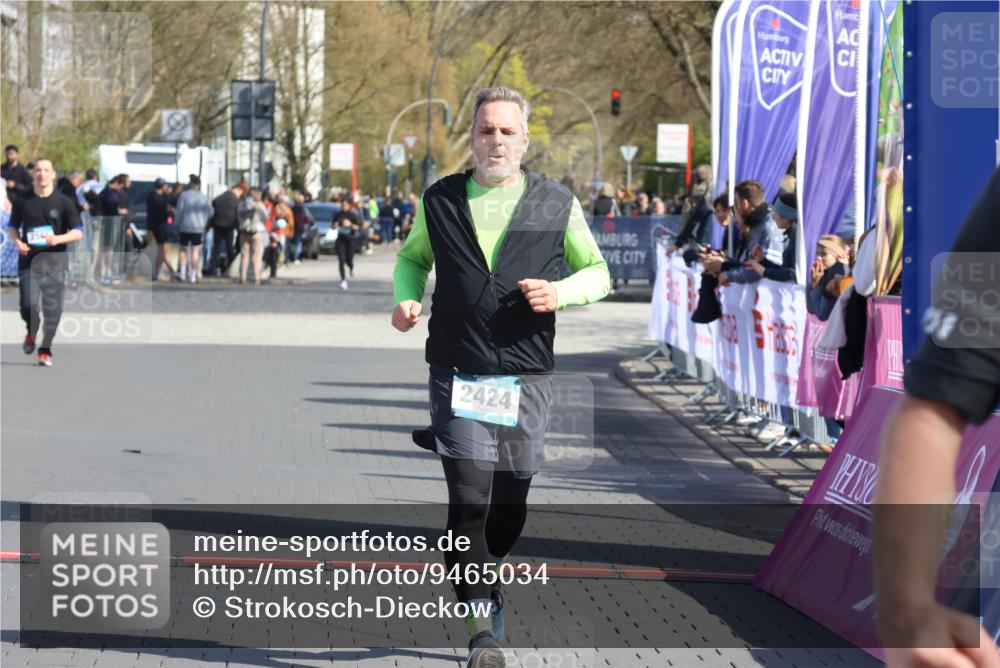 12.04.2026 - 45. Internationalen Wilhelmsburger Insellauf Strokosch-Dieckow http://msf.ph/oto/9465034 12.04.2026 11:14:59 Ziel 3018, 2424 meine-sportfotos.de