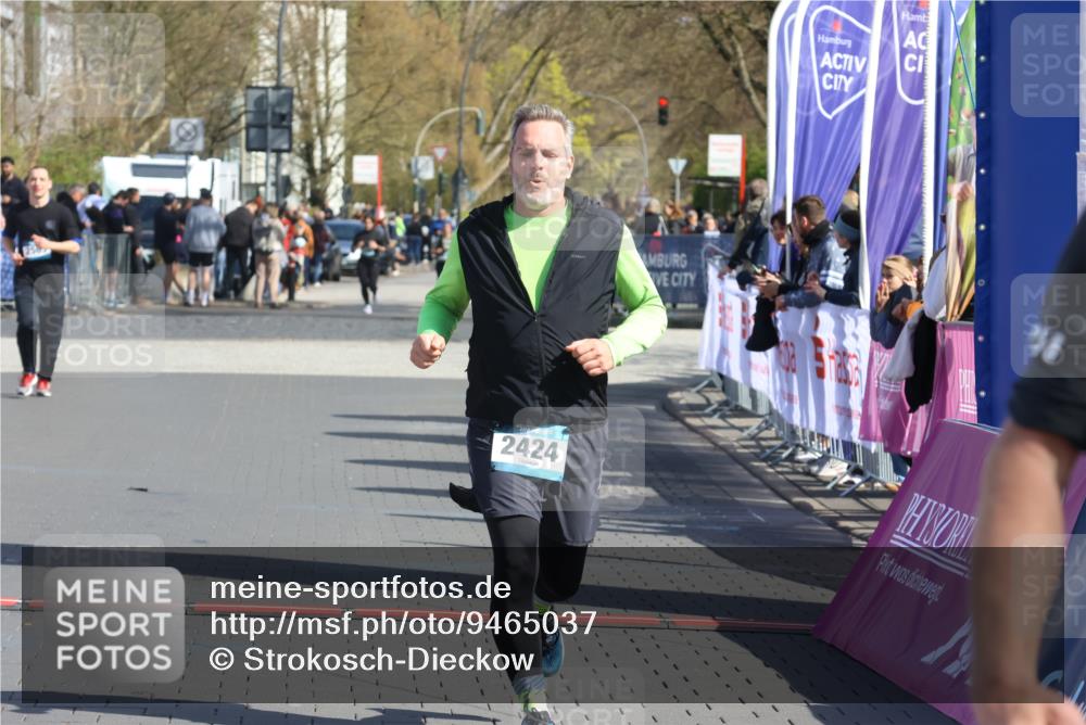 12.04.2026 - 45. Internationalen Wilhelmsburger Insellauf Strokosch-Dieckow http://msf.ph/oto/9465037 12.04.2026 11:14:59 Ziel 3018, 2424 meine-sportfotos.de