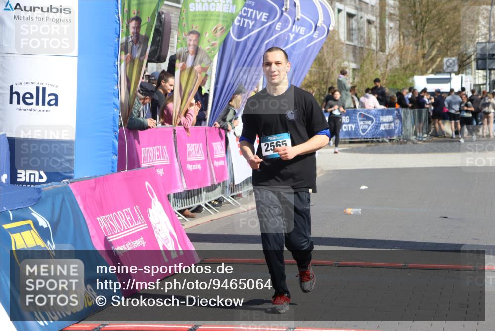 12.04.2026 - 45. Internationalen Wilhelmsburger Insellauf Strokosch-Dieckow http://msf.ph/oto/9465064 12.04.2026 11:15:06 Ziel 2565 meine-sportfotos.de