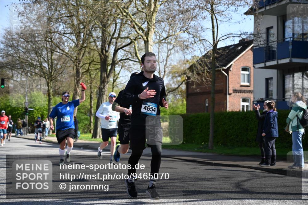 12.04.2026 - 45. Internationalen Wilhelmsburger Insellauf J. Mangold http://msf.ph/oto/9465070 12.04.2026 10:56:44 Ziel 3917, 5319, 5352, 2915, 3224, 4654, 3059, 3187, 4448, 2912, 2913, 4927, 2791, 2067, 4321, 2744, 2067, 4321, 2744, 5508, 4388, 2579, 2458, 5845, 5844, 5701 meine-sportfotos.de