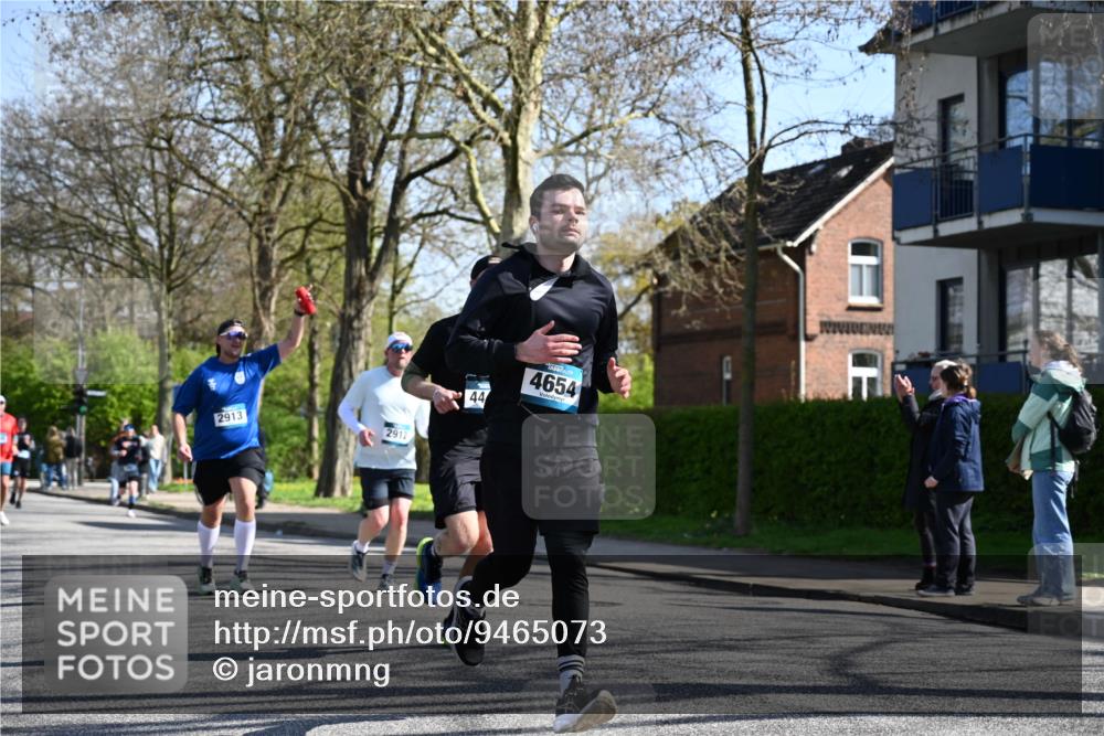 12.04.2026 - 45. Internationalen Wilhelmsburger Insellauf J. Mangold http://msf.ph/oto/9465073 12.04.2026 10:56:44 Ziel 3917, 5319, 5352, 2915, 3224, 4654, 3059, 3187, 4448, 2912, 2913, 4927, 2791, 2067, 4321, 2744, 2067, 4321, 2744, 5508, 4388, 2579, 2458, 5845, 5844, 5701 meine-sportfotos.de