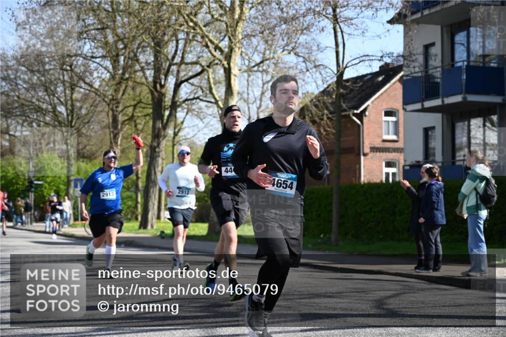 12.04.2026 - 45. Internationalen Wilhelmsburger Insellauf J. Mangold http://msf.ph/oto/9465079 12.04.2026 10:56:44 Ziel 3917, 5319, 5352, 2915, 3224, 4654, 3059, 3187, 4448, 2912, 2913, 4927, 2791, 2067, 4321, 2744, 2067, 4321, 2744, 5508, 4388, 2579, 2458, 5845, 5844, 5701 meine-sportfotos.de