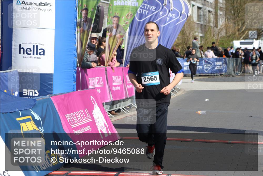 12.04.2026 - 45. Internationalen Wilhelmsburger Insellauf Strokosch-Dieckow http://msf.ph/oto/9465086 12.04.2026 11:15:07 Ziel 2565 meine-sportfotos.de