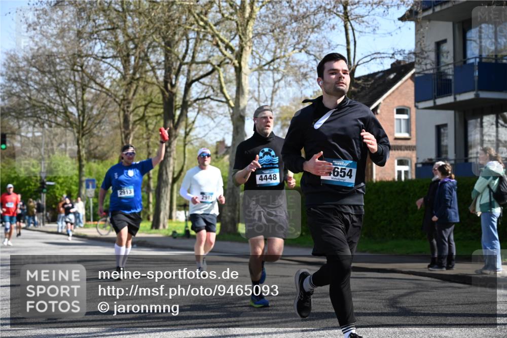 12.04.2026 - 45. Internationalen Wilhelmsburger Insellauf J. Mangold http://msf.ph/oto/9465093 12.04.2026 10:56:44 Ziel 3917, 5319, 5352, 2915, 3224, 4654, 3059, 3187, 4448, 2912, 2913, 4927, 2791, 2067, 4321, 2744, 2067, 4321, 2744, 5508, 4388, 2579, 2458, 5845, 5844, 5701 meine-sportfotos.de