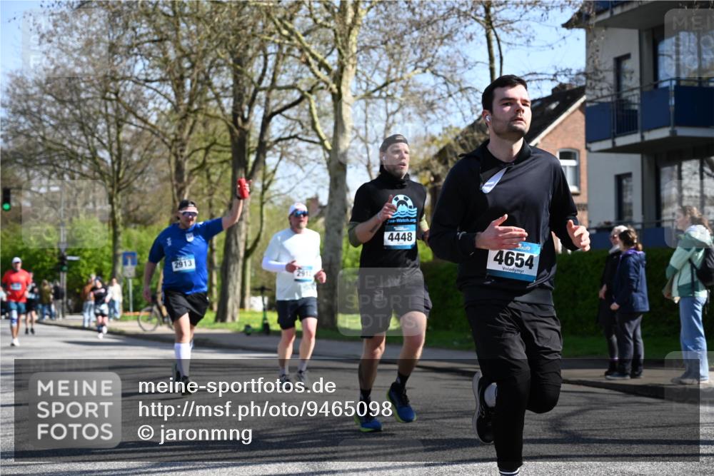 12.04.2026 - 45. Internationalen Wilhelmsburger Insellauf J. Mangold http://msf.ph/oto/9465098 12.04.2026 10:56:45 Ziel 5319, 5352, 2915, 3224, 4654, 3059, 3187, 4448, 2912, 2913, 4927, 2791, 2067, 4321, 2744, 5508, 5508, 4388, 2579, 2458, 5845, 5844, 5701 meine-sportfotos.de