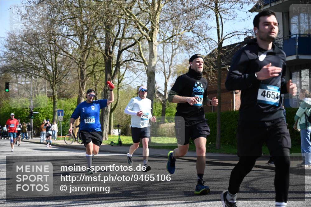 12.04.2026 - 45. Internationalen Wilhelmsburger Insellauf J. Mangold http://msf.ph/oto/9465106 12.04.2026 10:56:45 Ziel 5319, 5352, 2915, 3224, 4654, 3059, 3187, 4448, 2912, 2913, 4927, 2791, 2067, 4321, 2744, 5508, 5508, 4388, 2579, 2458, 5845, 5844, 5701 meine-sportfotos.de