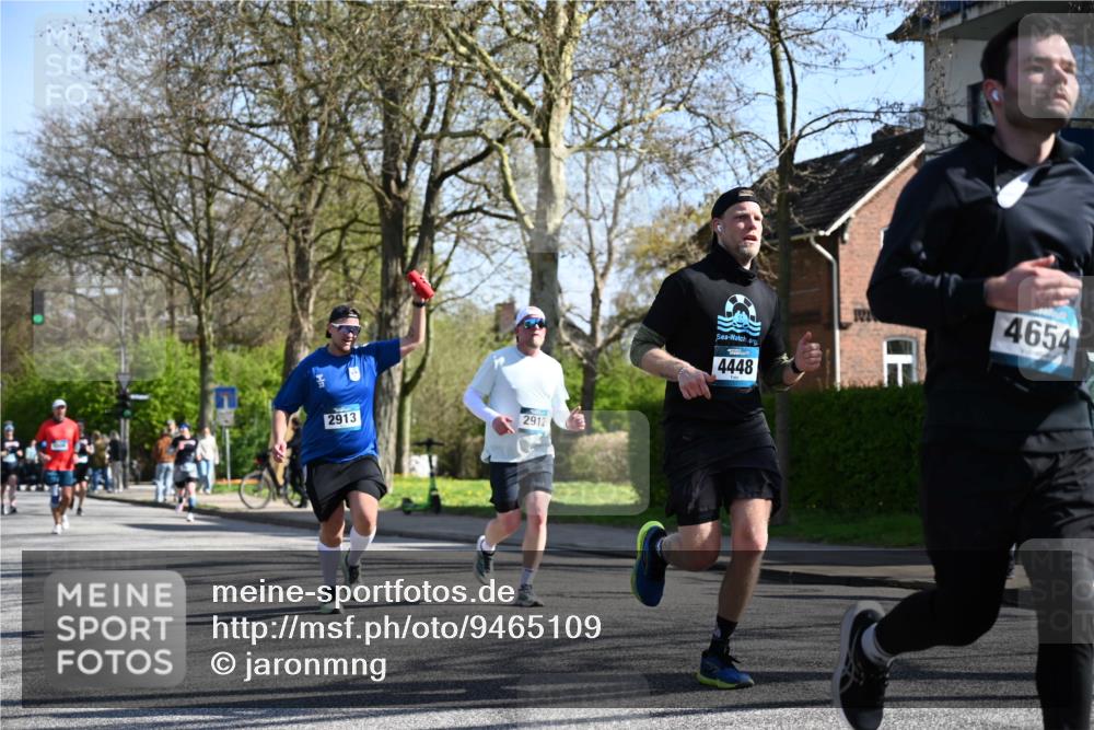 12.04.2026 - 45. Internationalen Wilhelmsburger Insellauf J. Mangold http://msf.ph/oto/9465109 12.04.2026 10:56:45 Ziel 5319, 5352, 2915, 3224, 4654, 3059, 3187, 4448, 2912, 2913, 4927, 2791, 2067, 4321, 2744, 5508, 5508, 4388, 2579, 2458, 5845, 5844, 5701 meine-sportfotos.de