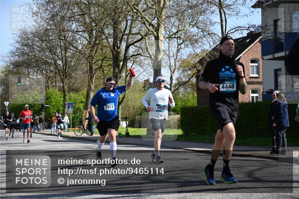 12.04.2026 - 45. Internationalen Wilhelmsburger Insellauf J. Mangold http://msf.ph/oto/9465114 12.04.2026 10:56:45 Ziel 5319, 5352, 2915, 3224, 4654, 3059, 3187, 4448, 2912, 2913, 4927, 2791, 2067, 4321, 2744, 5508, 5508, 4388, 2579, 2458, 5845, 5844, 5701 meine-sportfotos.de