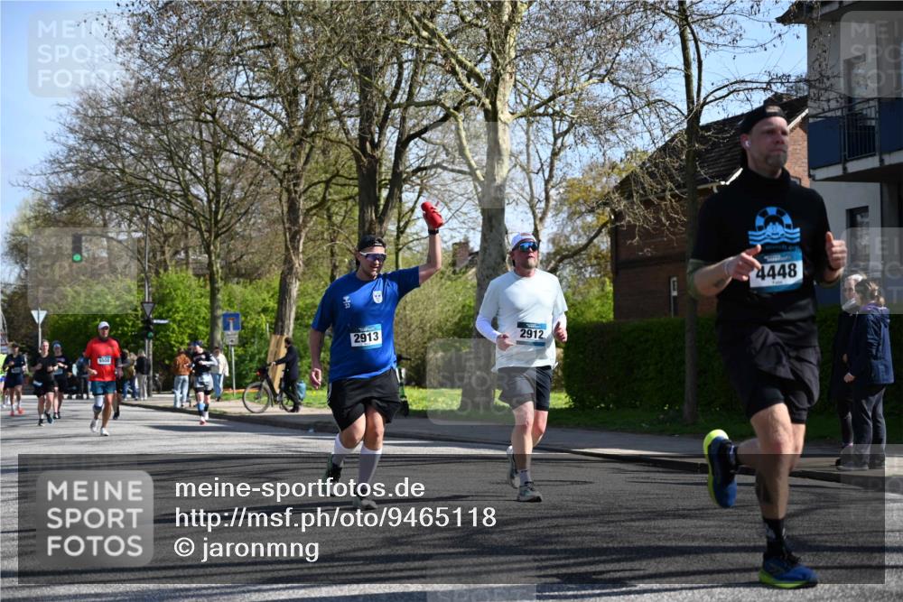 12.04.2026 - 45. Internationalen Wilhelmsburger Insellauf J. Mangold http://msf.ph/oto/9465118 12.04.2026 10:56:45 Ziel 5319, 5352, 2915, 3224, 4654, 3059, 3187, 4448, 2912, 2913, 4927, 2791, 2067, 4321, 2744, 5508, 5508, 4388, 2579, 2458, 5845, 5844, 5701 meine-sportfotos.de