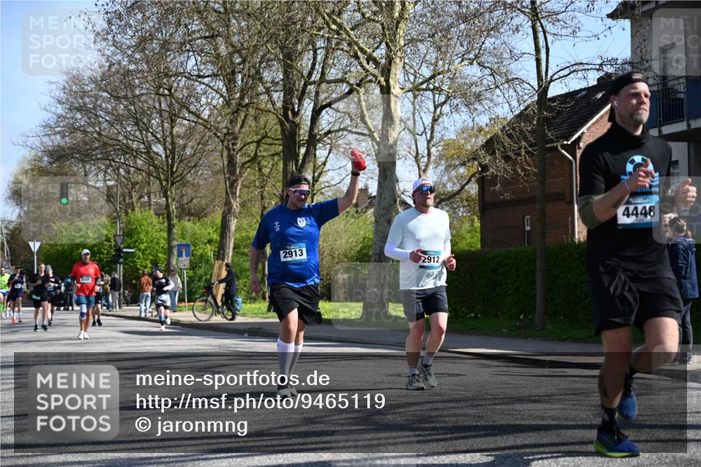 12.04.2026 - 45. Internationalen Wilhelmsburger Insellauf J. Mangold http://msf.ph/oto/9465119 12.04.2026 10:56:45 Ziel 5319, 5352, 2915, 3224, 4654, 3059, 3187, 4448, 2912, 2913, 4927, 2791, 2067, 4321, 2744, 5508, 5508, 4388, 2579, 2458, 5845, 5844, 5701 meine-sportfotos.de