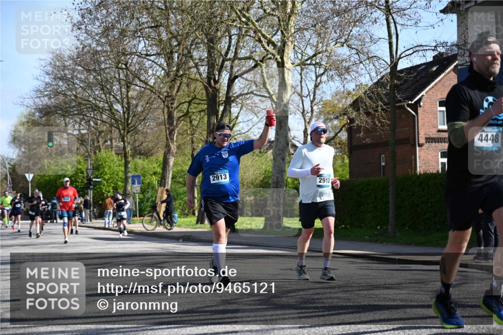 12.04.2026 - 45. Internationalen Wilhelmsburger Insellauf J. Mangold http://msf.ph/oto/9465121 12.04.2026 10:56:45 Ziel 5319, 5352, 2915, 3224, 4654, 3059, 3187, 4448, 2912, 2913, 4927, 2791, 2067, 4321, 2744, 5508, 5508, 4388, 2579, 2458, 5845, 5844, 5701 meine-sportfotos.de
