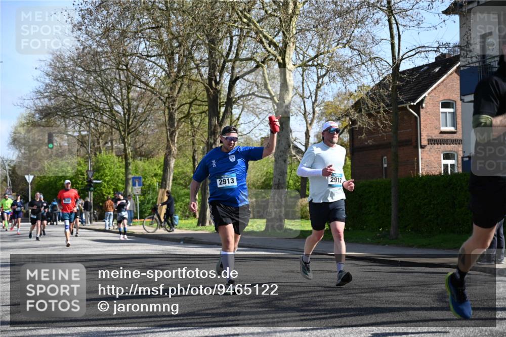 12.04.2026 - 45. Internationalen Wilhelmsburger Insellauf J. Mangold http://msf.ph/oto/9465122 12.04.2026 10:56:45 Ziel 5319, 5352, 2915, 3224, 4654, 3059, 3187, 4448, 2912, 2913, 4927, 2791, 2067, 4321, 2744, 5508, 5508, 4388, 2579, 2458, 5845, 5844, 5701 meine-sportfotos.de