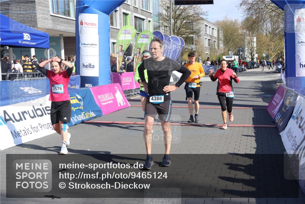 12.04.2026 - 45. Internationalen Wilhelmsburger Insellauf Strokosch-Dieckow http://msf.ph/oto/9465124 12.04.2026 10:57:31 Ziel 4388, 2579, 2458, 5845, 5844 meine-sportfotos.de