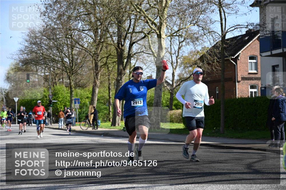 12.04.2026 - 45. Internationalen Wilhelmsburger Insellauf J. Mangold http://msf.ph/oto/9465126 12.04.2026 10:56:46 Ziel 2915, 3224, 4654, 3059, 3187, 4448, 2912, 2913, 4927, 2791, 2067, 4321, 2744, 5508, 4388, 2579, 2458, 5845, 5844, 5701 meine-sportfotos.de