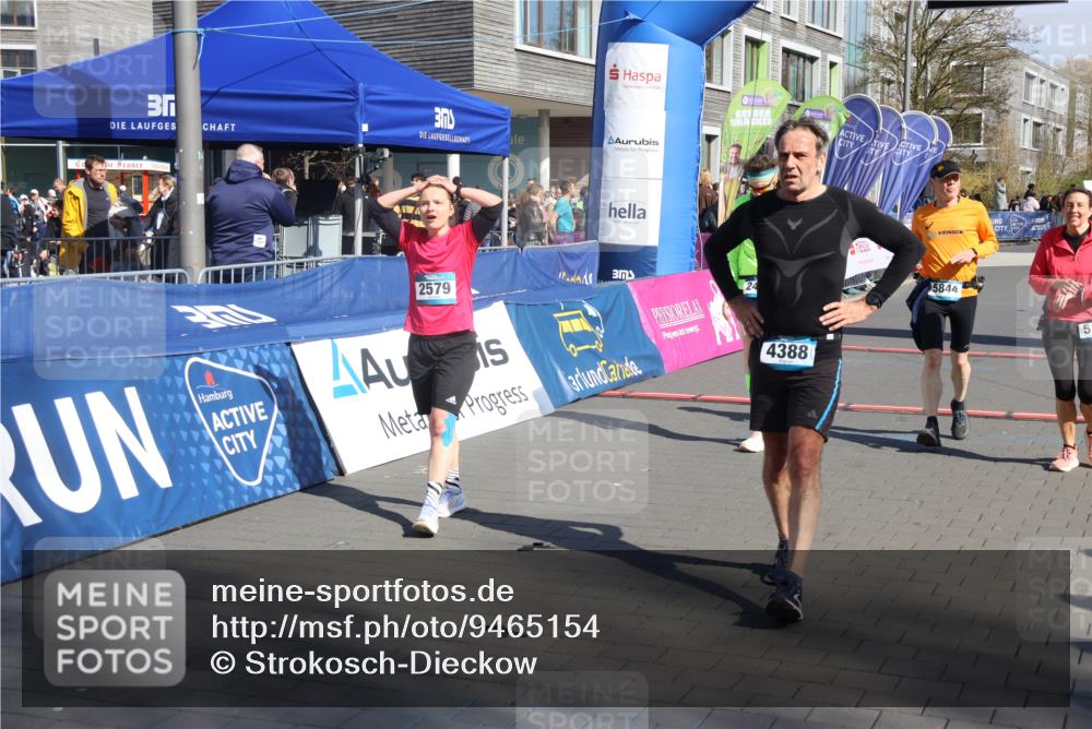 12.04.2026 - 45. Internationalen Wilhelmsburger Insellauf Strokosch-Dieckow http://msf.ph/oto/9465154 12.04.2026 10:57:31 Ziel 4388, 2579, 2458, 5845, 5844 meine-sportfotos.de