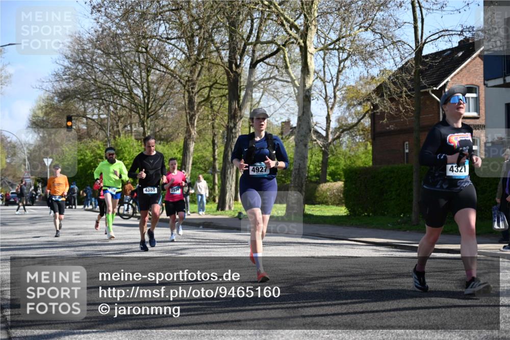 12.04.2026 - 45. Internationalen Wilhelmsburger Insellauf J. Mangold http://msf.ph/oto/9465160 12.04.2026 10:56:56 Ziel 3059, 3187, 4448, 2912, 2913, 4927, 2791, 2067, 4321, 2744, 5508, 4388, 2579, 2458, 5845, 5844, 5701, 4368, 2441 meine-sportfotos.de