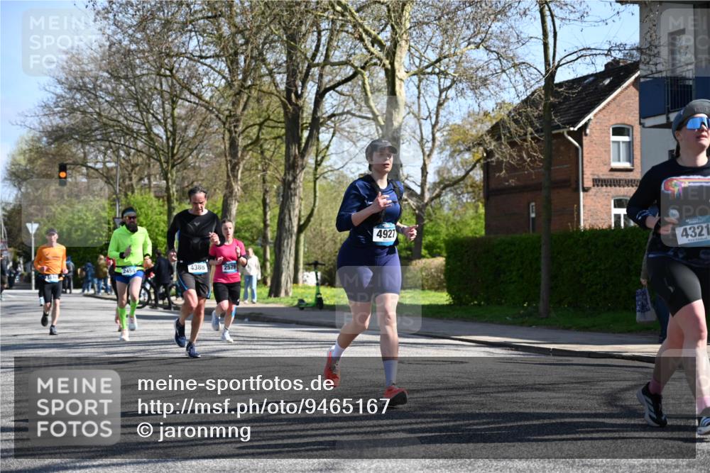 12.04.2026 - 45. Internationalen Wilhelmsburger Insellauf J. Mangold http://msf.ph/oto/9465167 12.04.2026 10:56:56 Ziel 3059, 3187, 4448, 2912, 2913, 4927, 2791, 2067, 4321, 2744, 5508, 4388, 2579, 2458, 5845, 5844, 5701, 4368, 2441 meine-sportfotos.de