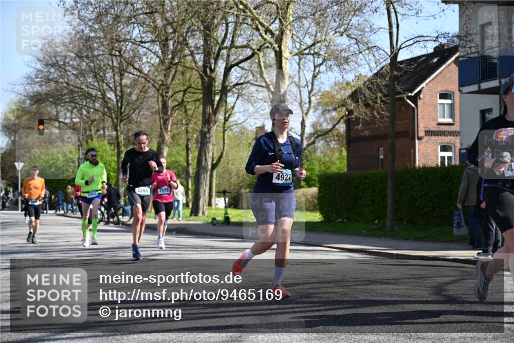 12.04.2026 - 45. Internationalen Wilhelmsburger Insellauf J. Mangold http://msf.ph/oto/9465169 12.04.2026 10:56:56 Ziel 3059, 3187, 4448, 2912, 2913, 4927, 2791, 2067, 4321, 2744, 5508, 4388, 2579, 2458, 5845, 5844, 5701, 4368, 2441 meine-sportfotos.de