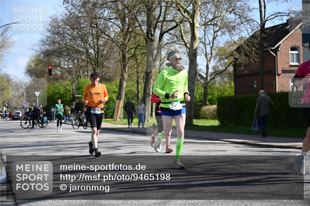 12.04.2026 - 45. Internationalen Wilhelmsburger Insellauf J. Mangold http://msf.ph/oto/9465198 12.04.2026 10:56:59 Ziel 2912, 2913, 4927, 2791, 2067, 4321, 2744, 5508, 4388, 2579, 2458, 5845, 5844, 5701, 4368, 2441, 5243 meine-sportfotos.de