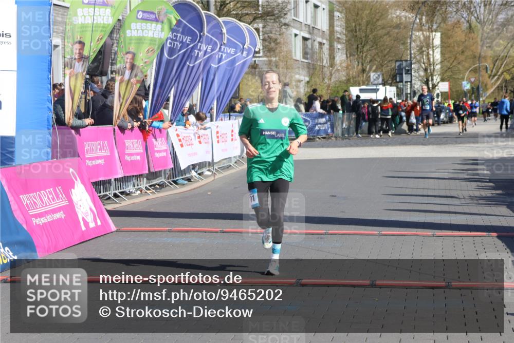12.04.2026 - 45. Internationalen Wilhelmsburger Insellauf Strokosch-Dieckow http://msf.ph/oto/9465202 12.04.2026 10:57:41 Ziel 5701 meine-sportfotos.de