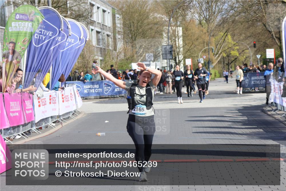 12.04.2026 - 45. Internationalen Wilhelmsburger Insellauf Strokosch-Dieckow http://msf.ph/oto/9465239 12.04.2026 11:15:25 Ziel 2165 meine-sportfotos.de