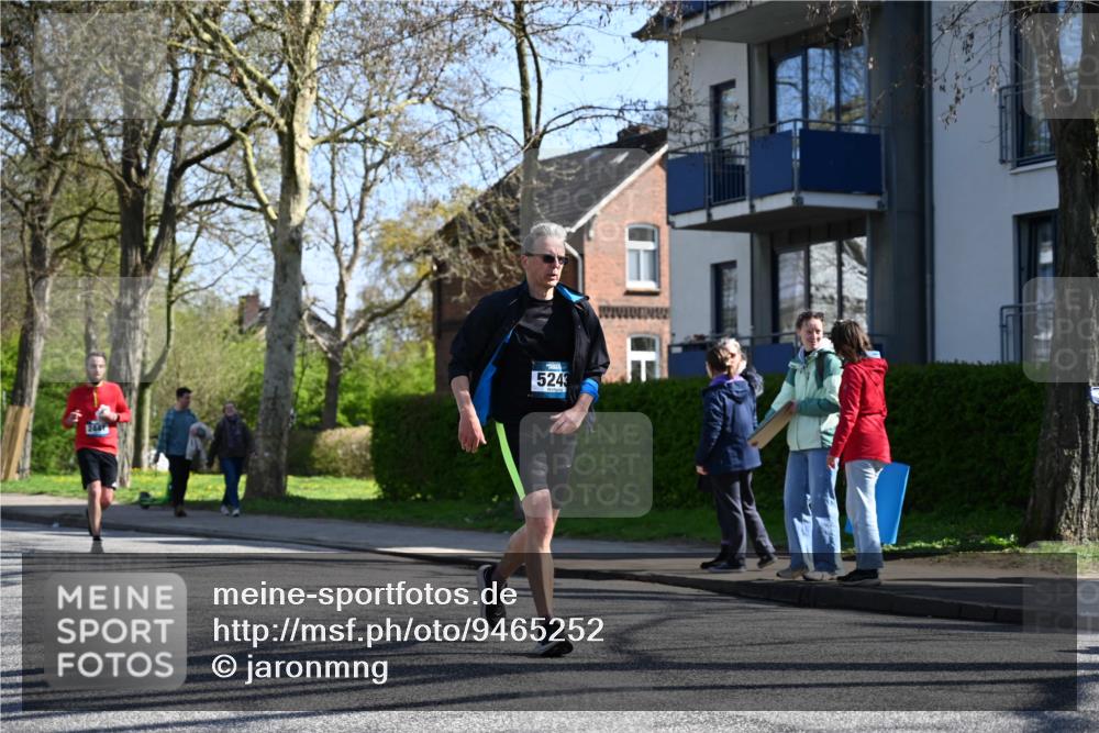 12.04.2026 - 45. Internationalen Wilhelmsburger Insellauf J. Mangold http://msf.ph/oto/9465252 12.04.2026 10:57:27 Ziel 4368, 2441, 5243, 3798, 2861, 3340, 2847, 4339, 3179, 3753, 4947, 3753, 4947, 3754, 5362, 4157, 2164, 4120, 2283, 2228, 4396 meine-sportfotos.de