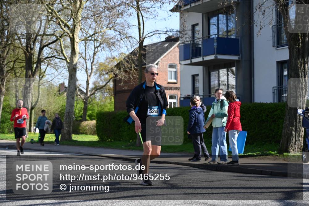 12.04.2026 - 45. Internationalen Wilhelmsburger Insellauf J. Mangold http://msf.ph/oto/9465255 12.04.2026 10:57:27 Ziel 4368, 2441, 5243, 3798, 2861, 3340, 2847, 4339, 3179, 3753, 4947, 3753, 4947, 3754, 5362, 4157, 2164, 4120, 2283, 2228, 4396 meine-sportfotos.de