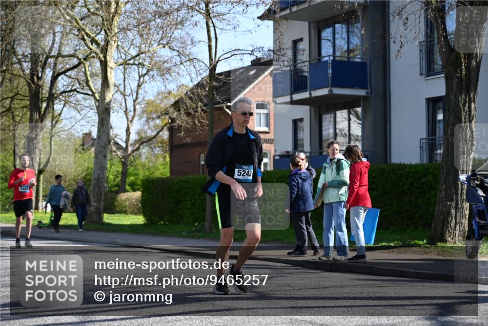 12.04.2026 - 45. Internationalen Wilhelmsburger Insellauf J. Mangold http://msf.ph/oto/9465257 12.04.2026 10:57:27 Ziel 4368, 2441, 5243, 3798, 2861, 3340, 2847, 4339, 3179, 3753, 4947, 3753, 4947, 3754, 5362, 4157, 2164, 4120, 2283, 2228, 4396 meine-sportfotos.de