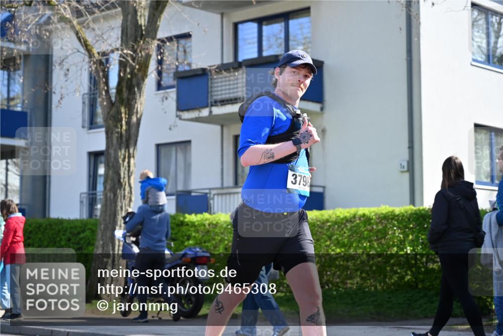 12.04.2026 - 45. Internationalen Wilhelmsburger Insellauf J. Mangold http://msf.ph/oto/9465308 12.04.2026 10:57:37 Ziel 4368, 2441, 5243, 3798, 2861, 3340, 2847, 2847, 4339, 3179, 3753, 4947, 3754, 5362, 4157, 2164, 4120, 2283, 2228, 4396, 3997, 2818, 3257, 2499, 2194, 2900, 3260 meine-sportfotos.de