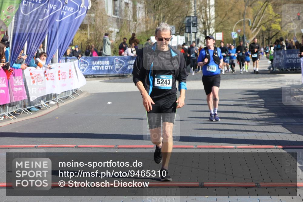12.04.2026 - 45. Internationalen Wilhelmsburger Insellauf Strokosch-Dieckow http://msf.ph/oto/9465310 12.04.2026 10:58:01 Ziel 2441, 5243, 3798 meine-sportfotos.de