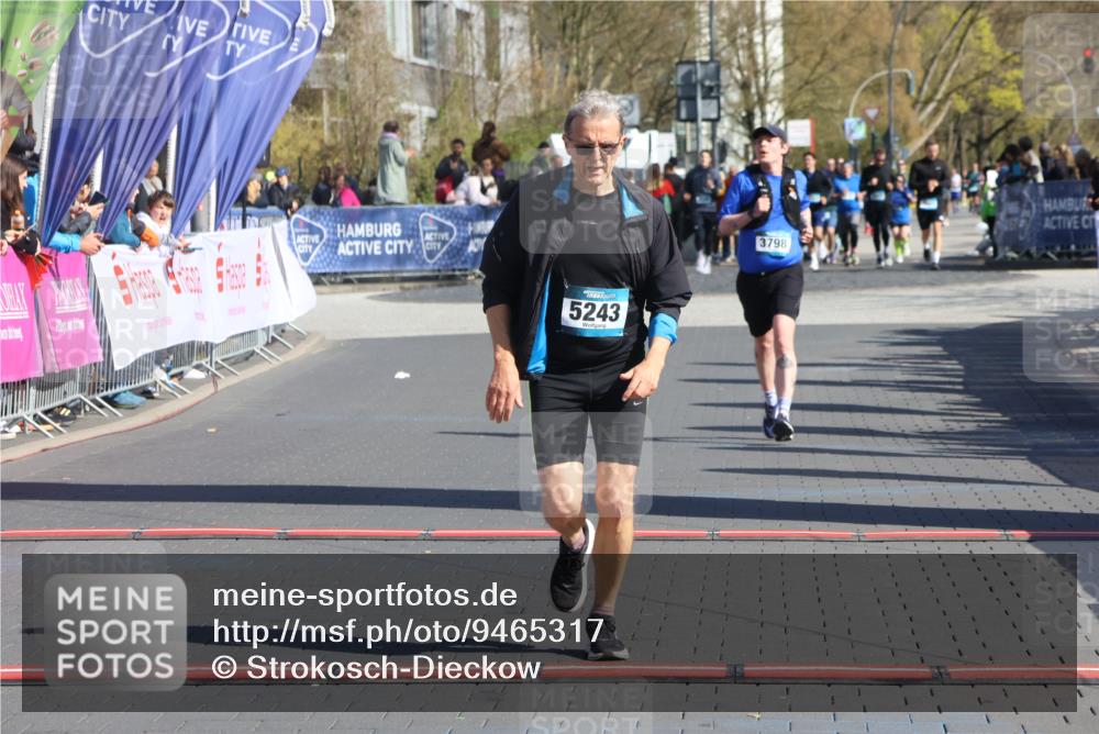 12.04.2026 - 45. Internationalen Wilhelmsburger Insellauf Strokosch-Dieckow http://msf.ph/oto/9465317 12.04.2026 10:58:02 Ziel 2441, 5243, 3798 meine-sportfotos.de