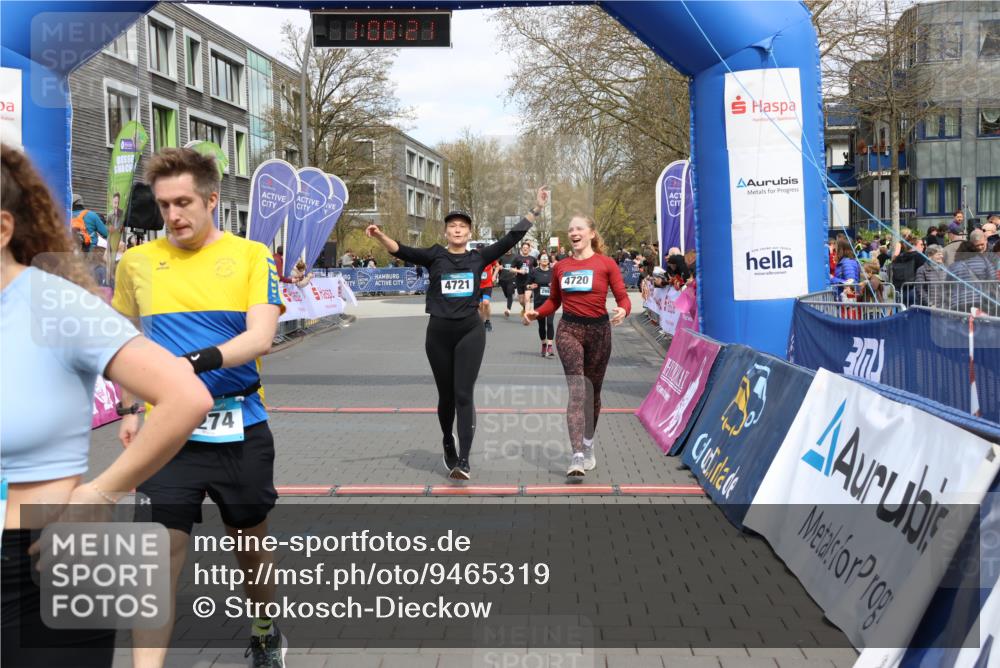 12.04.2026 - 45. Internationalen Wilhelmsburger Insellauf Strokosch-Dieckow http://msf.ph/oto/9465319 12.04.2026 13:13:20 Ziel 4385, 2274, 4919, 4720, 4721, 2998 meine-sportfotos.de
