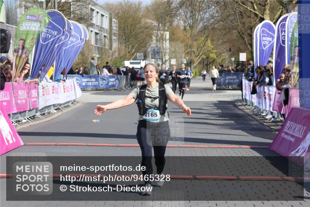 12.04.2026 - 45. Internationalen Wilhelmsburger Insellauf Strokosch-Dieckow http://msf.ph/oto/9465328 12.04.2026 11:15:26 Ziel 2165 meine-sportfotos.de
