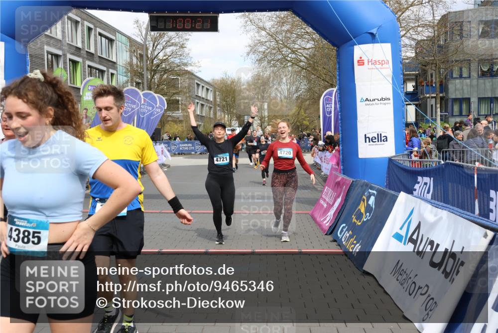 12.04.2026 - 45. Internationalen Wilhelmsburger Insellauf Strokosch-Dieckow http://msf.ph/oto/9465346 12.04.2026 13:13:20 Ziel 4385, 2274, 4919, 4720, 4721, 2998 meine-sportfotos.de
