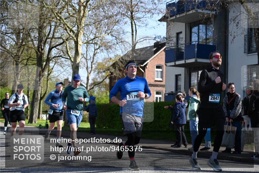 12.04.2026 - 45. Internationalen Wilhelmsburger Insellauf J. Mangold http://msf.ph/oto/9465375 12.04.2026 10:57:48 Ziel 3798, 2861, 3340, 2847, 4339, 3179, 3753, 4947, 3754, 5362, 4157, 2164, 4120, 2283, 2228, 4396, 3997, 2818, 3257, 2499, 2194, 2900, 2900, 3260, 3568, 4352, 4215, 4394, 3665 meine-sportfotos.de