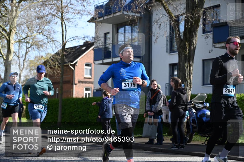 12.04.2026 - 45. Internationalen Wilhelmsburger Insellauf J. Mangold http://msf.ph/oto/9465393 12.04.2026 10:57:48 Ziel 3798, 2861, 3340, 2847, 4339, 3179, 3753, 4947, 3754, 5362, 4157, 2164, 4120, 2283, 2228, 4396, 3997, 2818, 3257, 2499, 2194, 2900, 2900, 3260, 3568, 4352, 4215, 4394, 3665 meine-sportfotos.de
