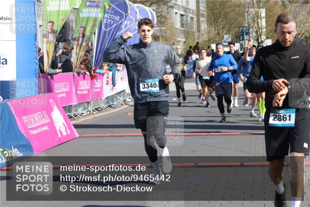 12.04.2026 - 45. Internationalen Wilhelmsburger Insellauf Strokosch-Dieckow http://msf.ph/oto/9465442 12.04.2026 10:58:16 Ziel 2861, 3340, 2847, 4339, 3179, 3753, 4947 meine-sportfotos.de