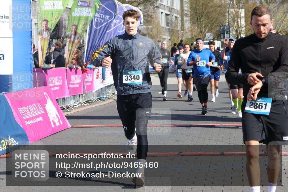 12.04.2026 - 45. Internationalen Wilhelmsburger Insellauf Strokosch-Dieckow http://msf.ph/oto/9465460 12.04.2026 10:58:16 Ziel 2861, 3340, 2847, 4339, 3179, 3753, 4947 meine-sportfotos.de