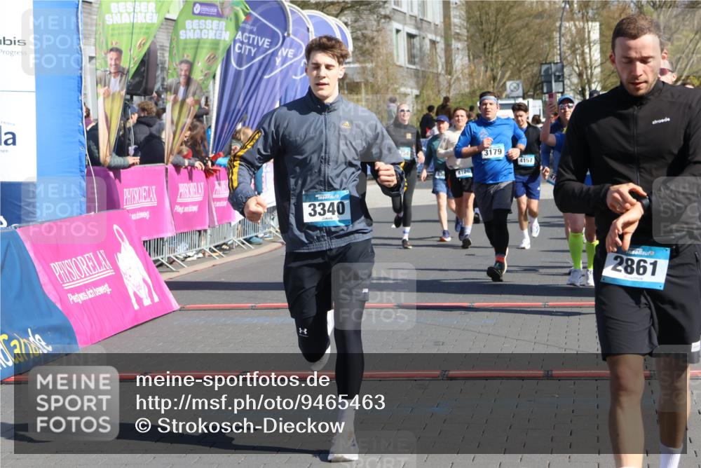 12.04.2026 - 45. Internationalen Wilhelmsburger Insellauf Strokosch-Dieckow http://msf.ph/oto/9465463 12.04.2026 10:58:16 Ziel 2861, 3340, 2847, 4339, 3179, 3753, 4947 meine-sportfotos.de