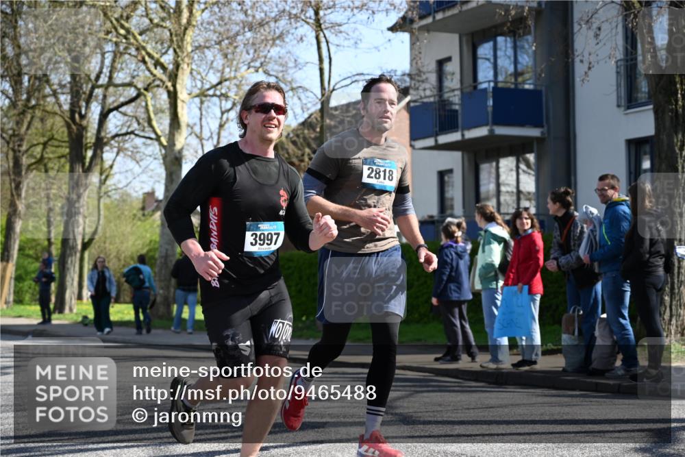 12.04.2026 - 45. Internationalen Wilhelmsburger Insellauf J. Mangold http://msf.ph/oto/9465488 12.04.2026 10:57:59 Ziel 2861, 3340, 2847, 4339, 3179, 3753, 4947, 3754, 5362, 4157, 2164, 4120, 2283, 2228, 4396, 3997, 2818, 3257, 2499, 2194, 2900, 3260, 3568, 4352, 4215, 4394, 3665, 3968, 4577, 5703, 3142, 5468, 3140, 4071, 2553 meine-sportfotos.de