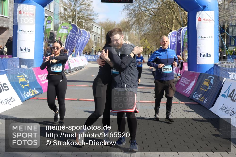 12.04.2026 - 45. Internationalen Wilhelmsburger Insellauf Strokosch-Dieckow http://msf.ph/oto/9465520 12.04.2026 11:15:40 Ziel 3681, 2157, 2993, 2137, 3607 meine-sportfotos.de