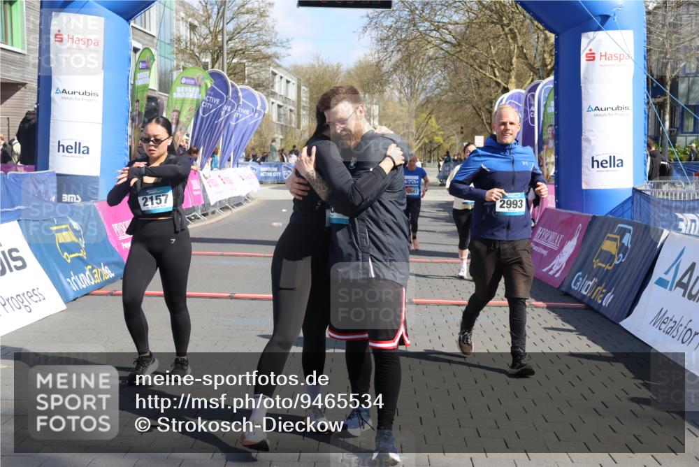 12.04.2026 - 45. Internationalen Wilhelmsburger Insellauf Strokosch-Dieckow http://msf.ph/oto/9465534 12.04.2026 11:15:40 Ziel 3681, 2157, 2993, 2137, 3607 meine-sportfotos.de
